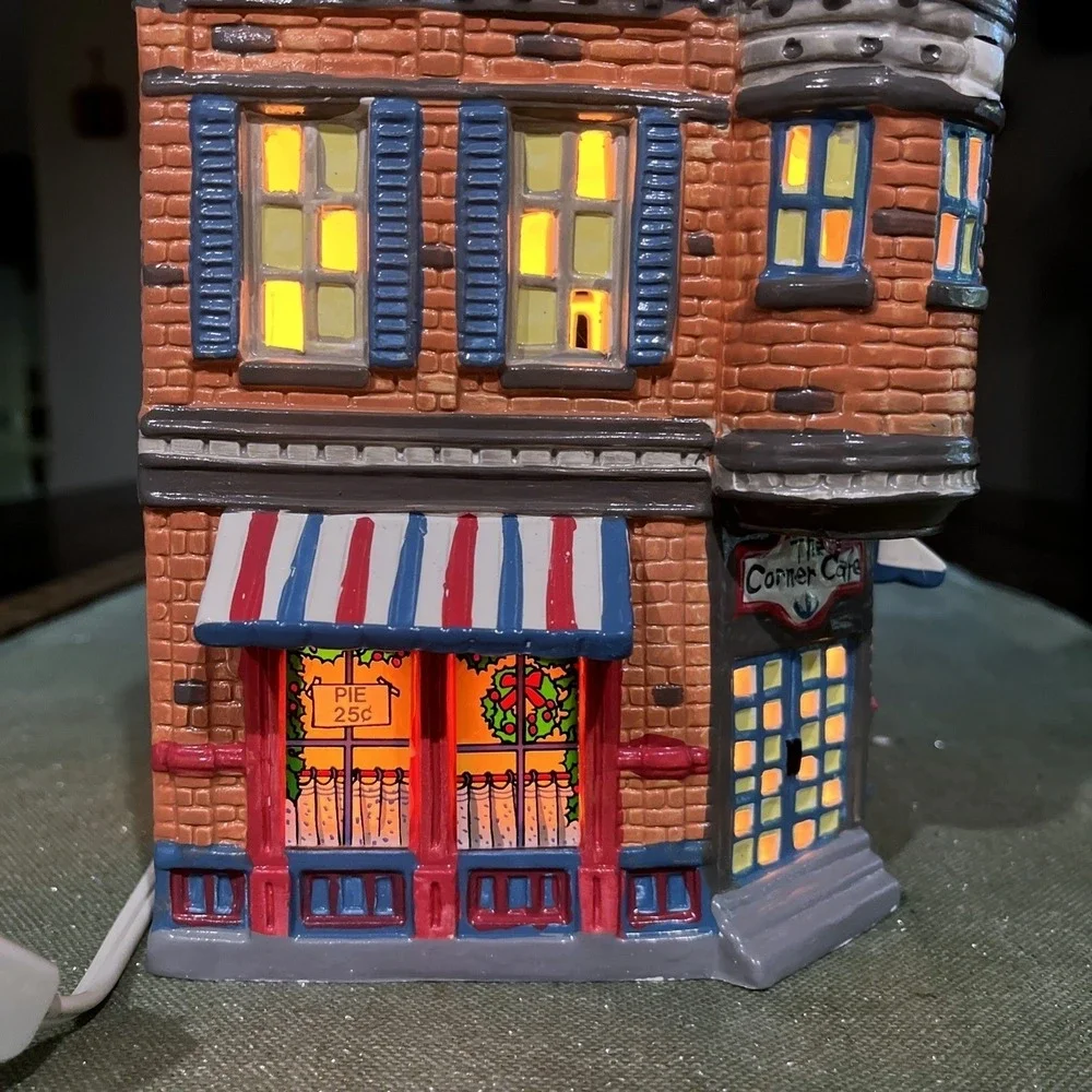 DEPT 56 Snow Village CORNER CAFE #5124-1 w/ Light~Retired